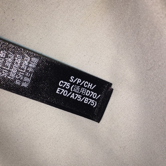 victoria secret size small bra - Picture 3 of 3